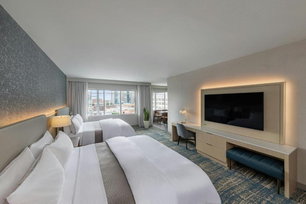 Junior Executive King Suite with Two King Bed room - Image 2