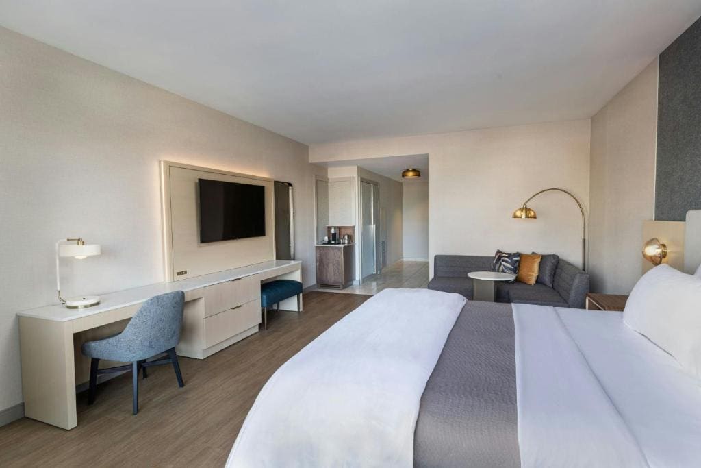 Premium King Room room - Image 3