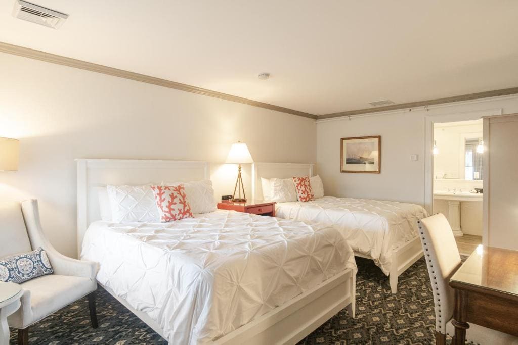 Standard Queen Room with Two Queen Beds room - Image 3