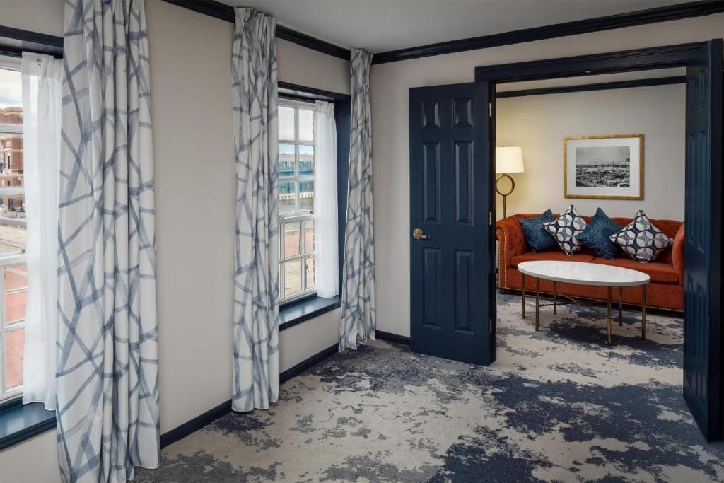 One-Bedroom King Suite with Parlor room - Image 1
