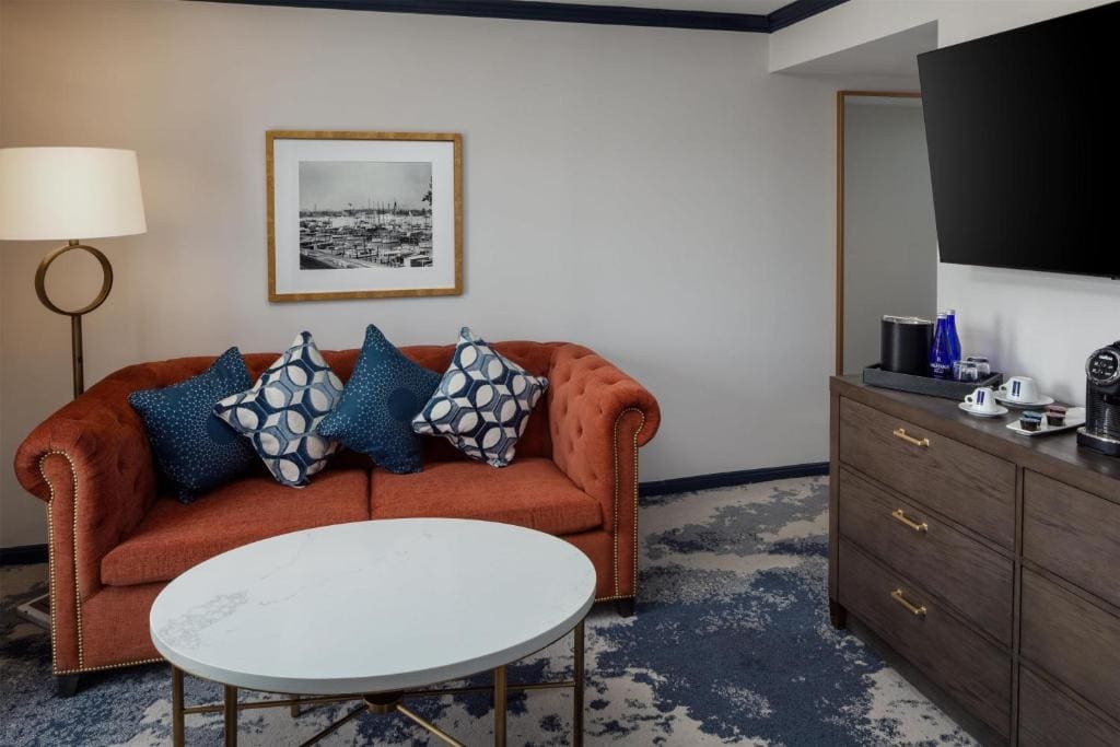One-Bedroom King Suite with Parlor room - Image 2