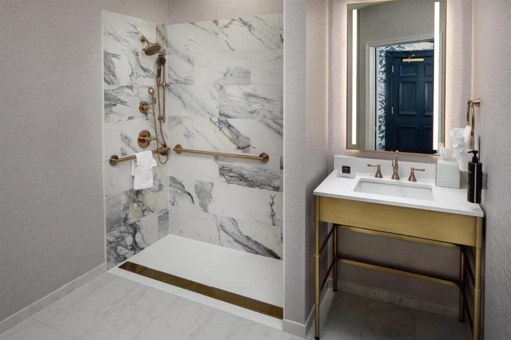 Two Queen Suite - Hearing Accessible room - Image 2
