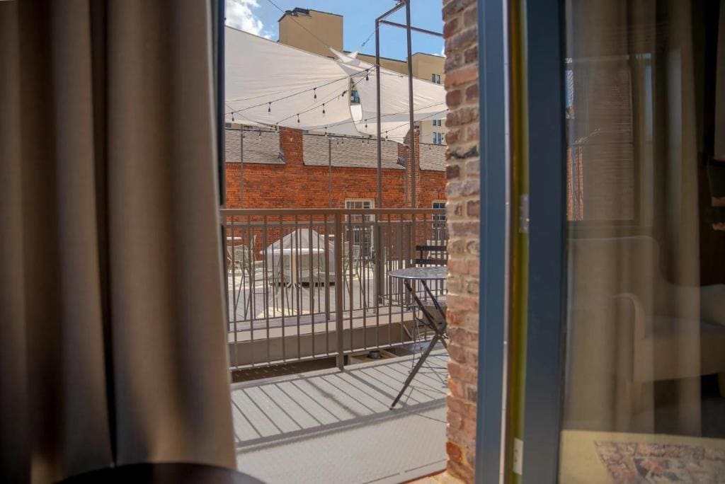 King Room with Balcony room - Image 3