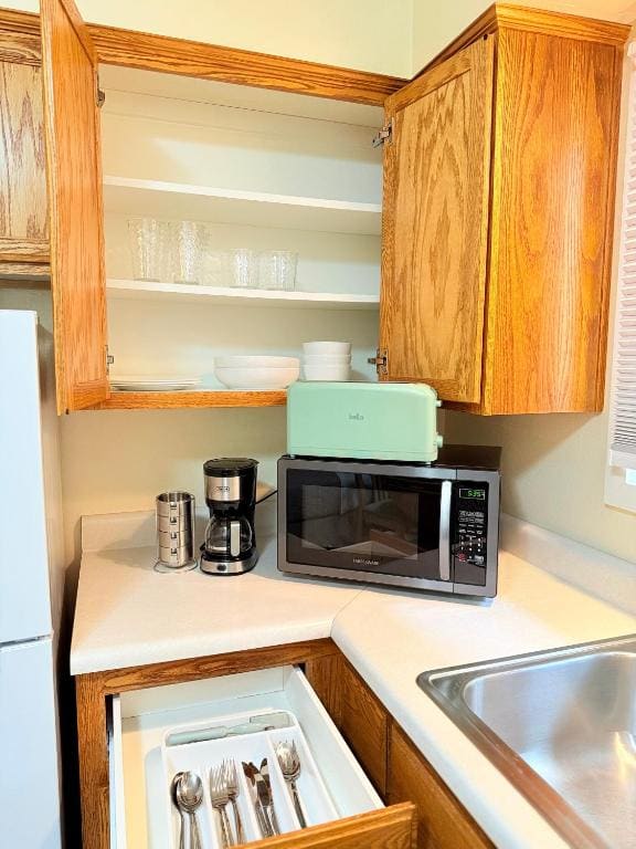 Queen Room with Kitchenette - No Pets Allowed room - Image 2