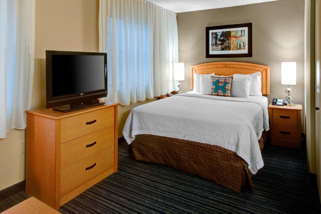 Queen Studio with Sofa Bed room - Image 1