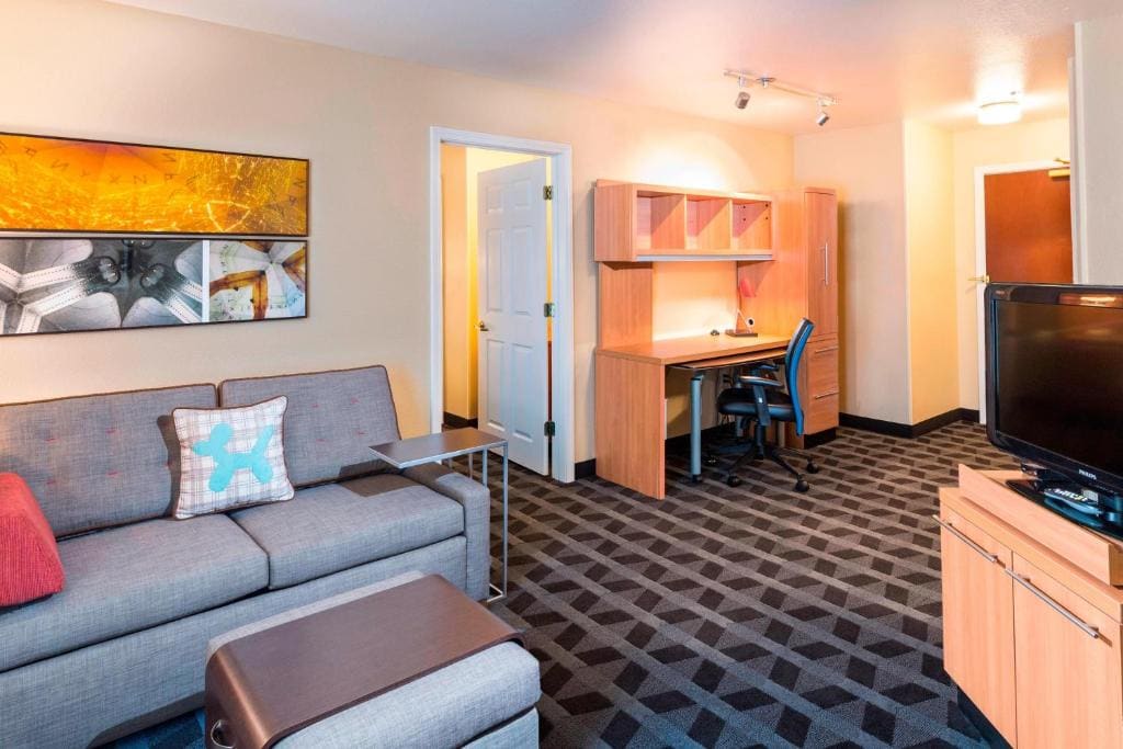 Two-Bedroom Queen Suite with Sofa Bed room - Image 2