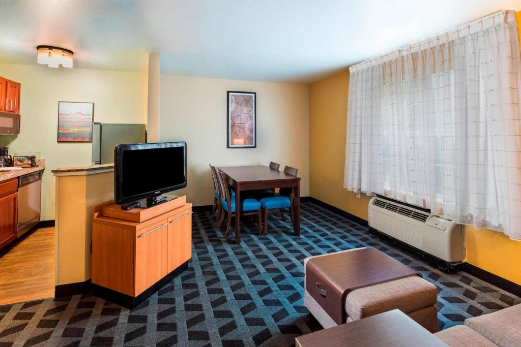 Two-Bedroom Queen Suite with Sofa Bed room - Image 3