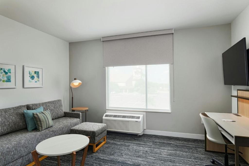 One-Bedroom King Suite with Sofa Bed room - Image 3