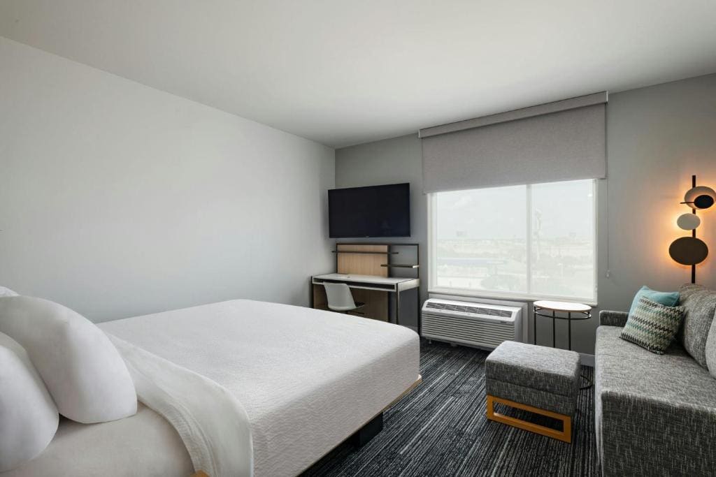 King Studio with Sofa Bed room - Image 3
