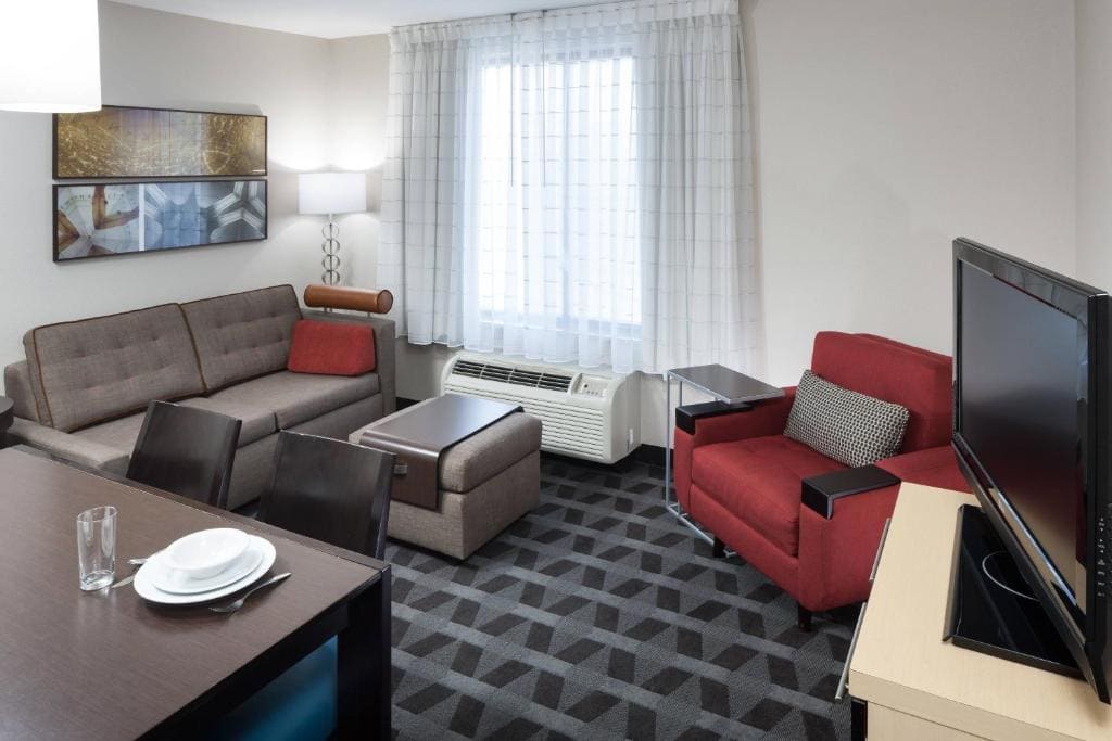 One-Bedroom Queen Suite with Sofa Bed room - Image 3