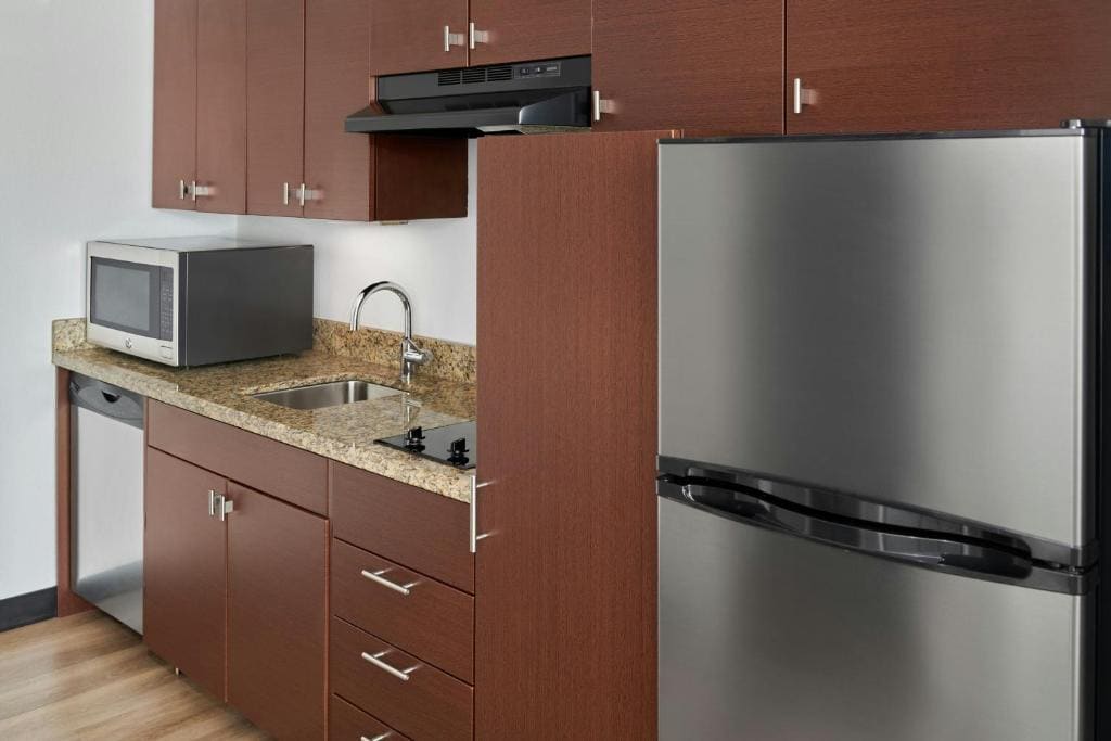 One-Bedroom Suite with City View room - Image 2