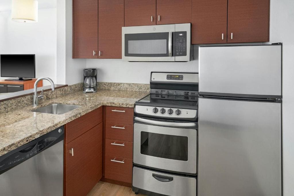 Two-Bedroom Suite with City View room - Image 1