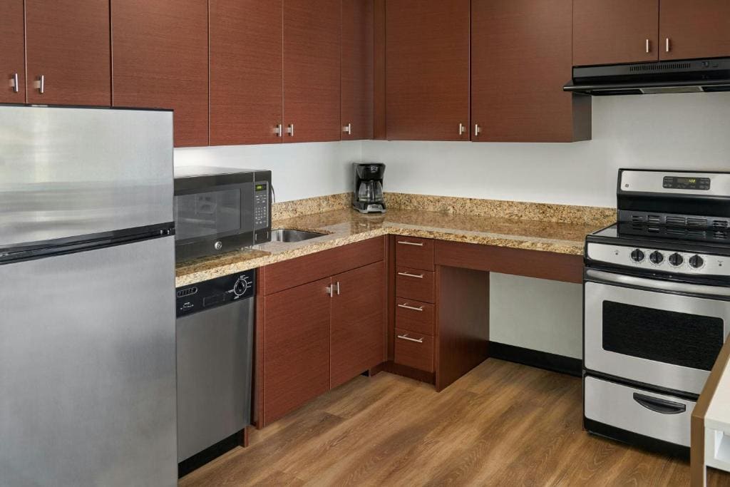Two-Bedroom Suite with City View room - Image 3
