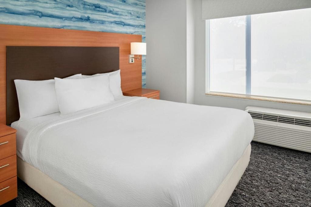 Two-Bedroom Suite with City View room - Image 2