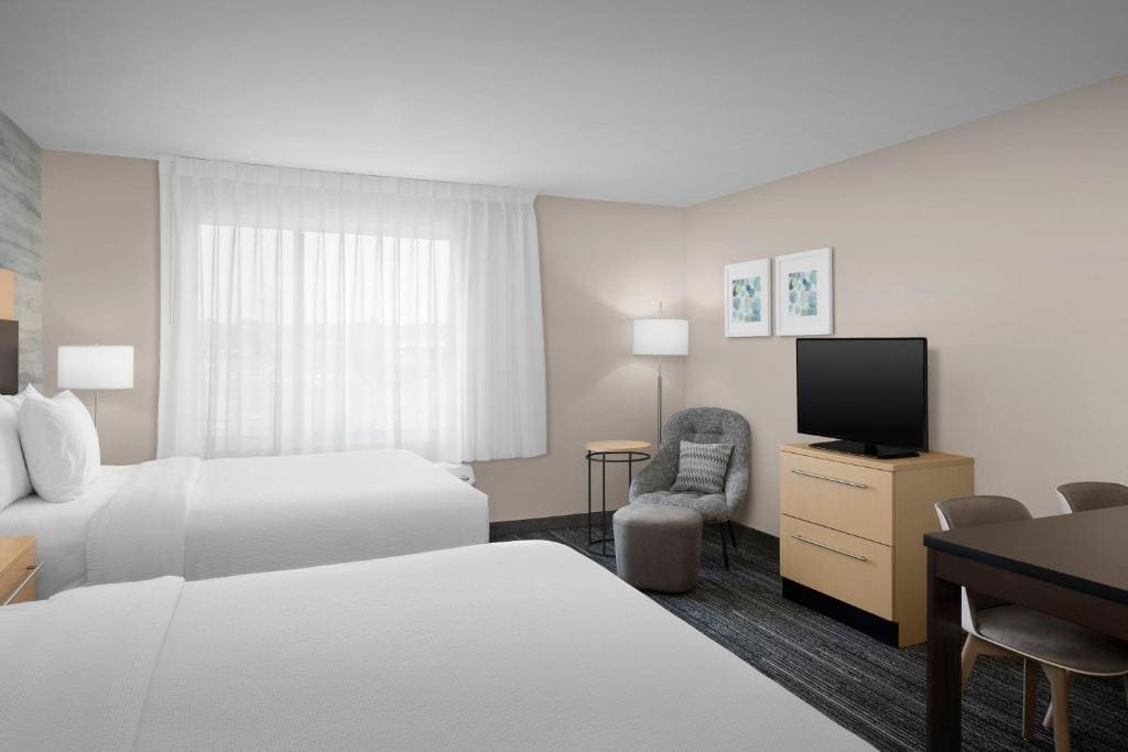 Queen Studio with Two Queen Beds room - Image 3