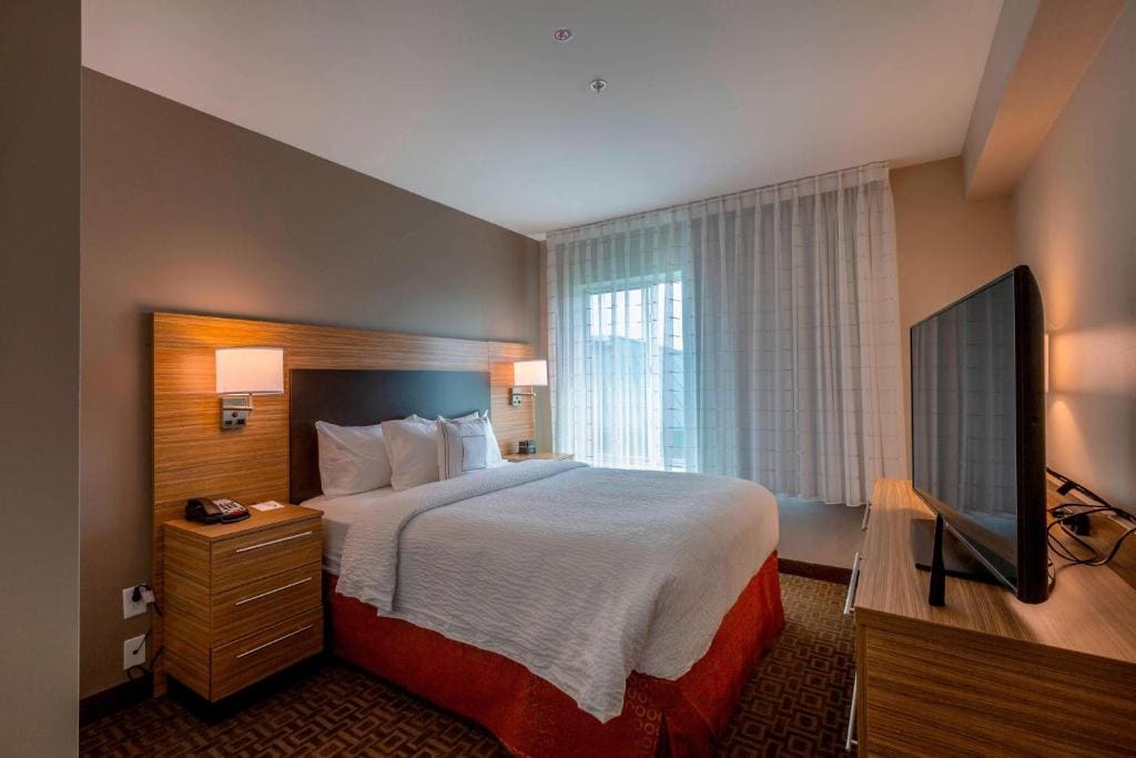 One-Bedroom Queen Suite with Sofa Bed room - Image 1