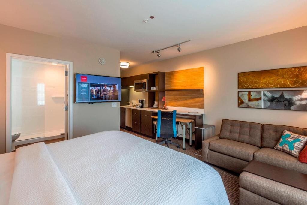 King Studio with Sofa Bed room - Image 1