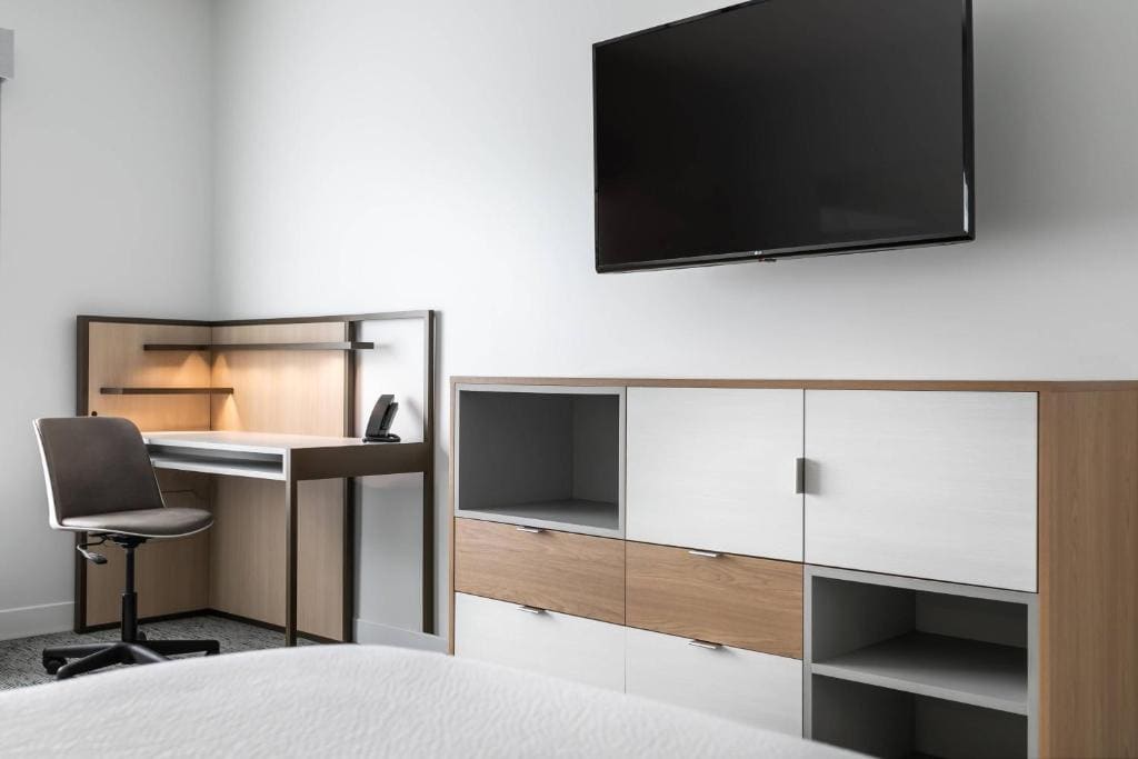 King Studio with Sofa Bed room - Image 2