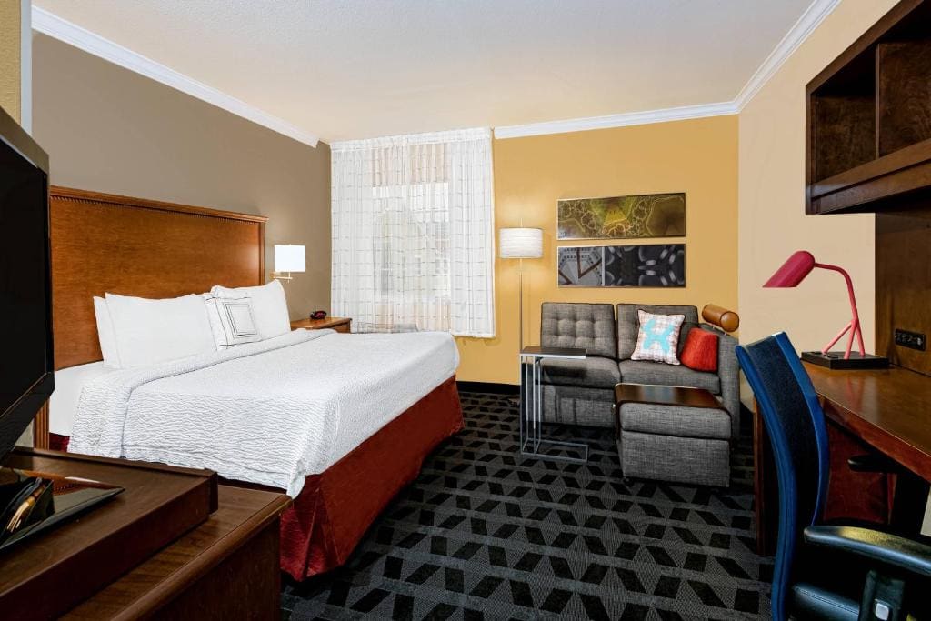 King Studio with Sofa Bed room - Image 1