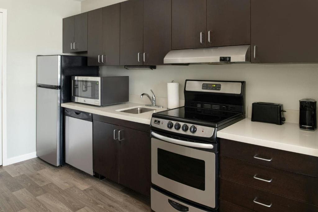 One-Bedroom King Suite room - Image 2