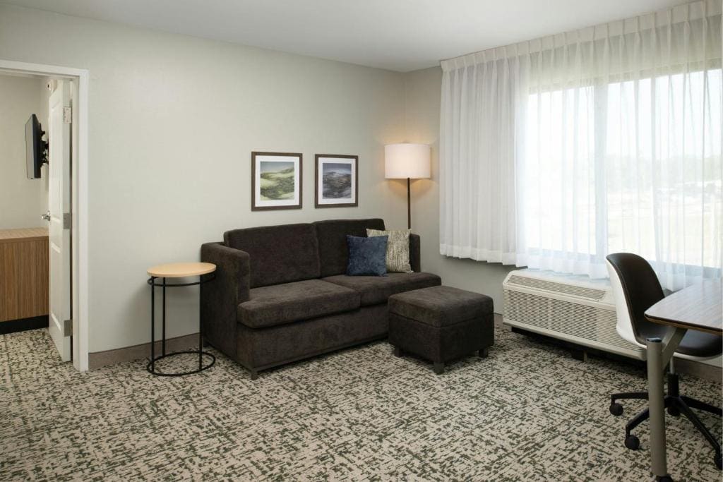 One-Bedroom King Suite room - Image 3