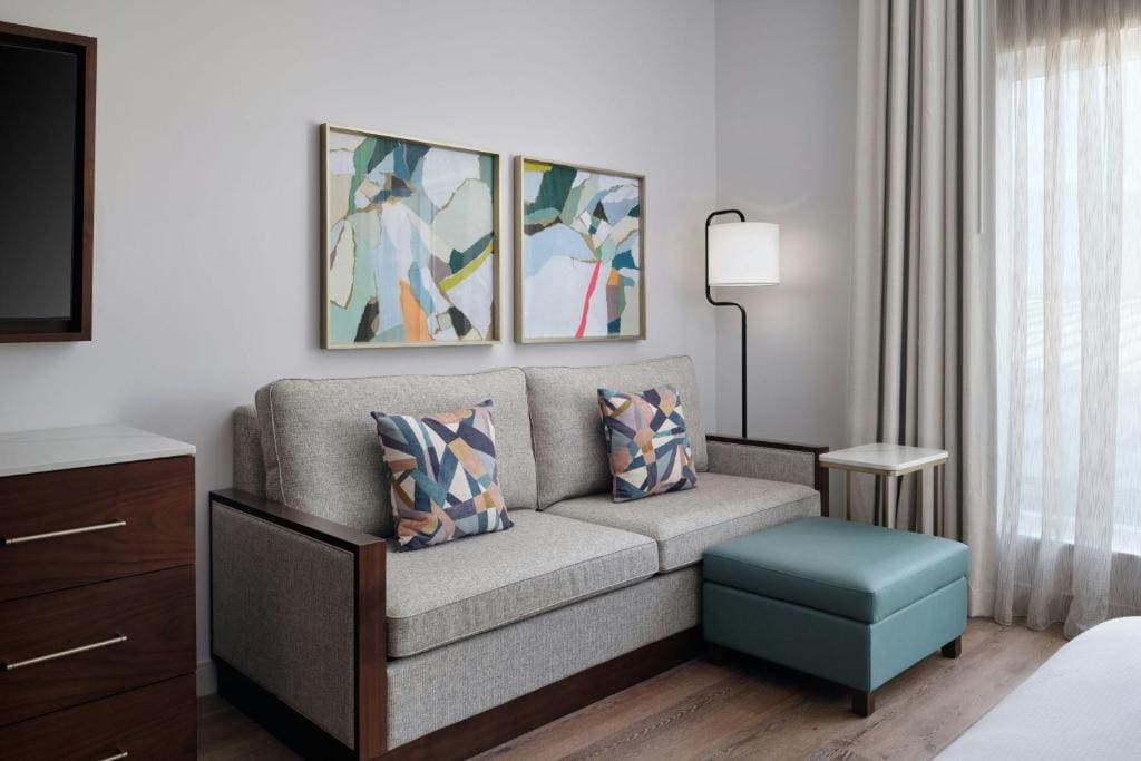 King Studio with Sofa Bed room - Image 3