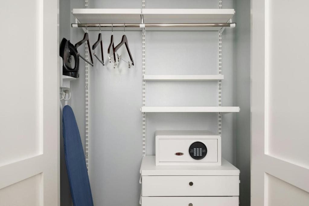 King Studio with Sofa Bed room - Image 1