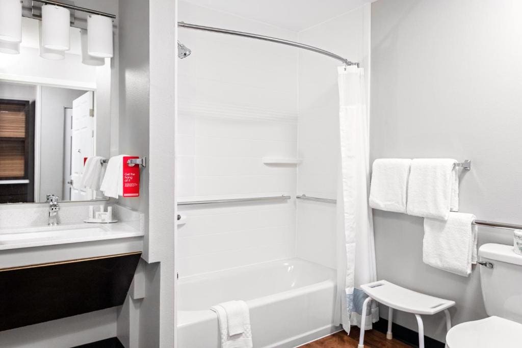 Queen Studio with Sofa Bed room - Image 3