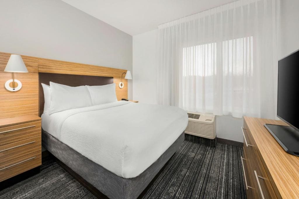 Studio with 2 Queen Beds room - Image 3