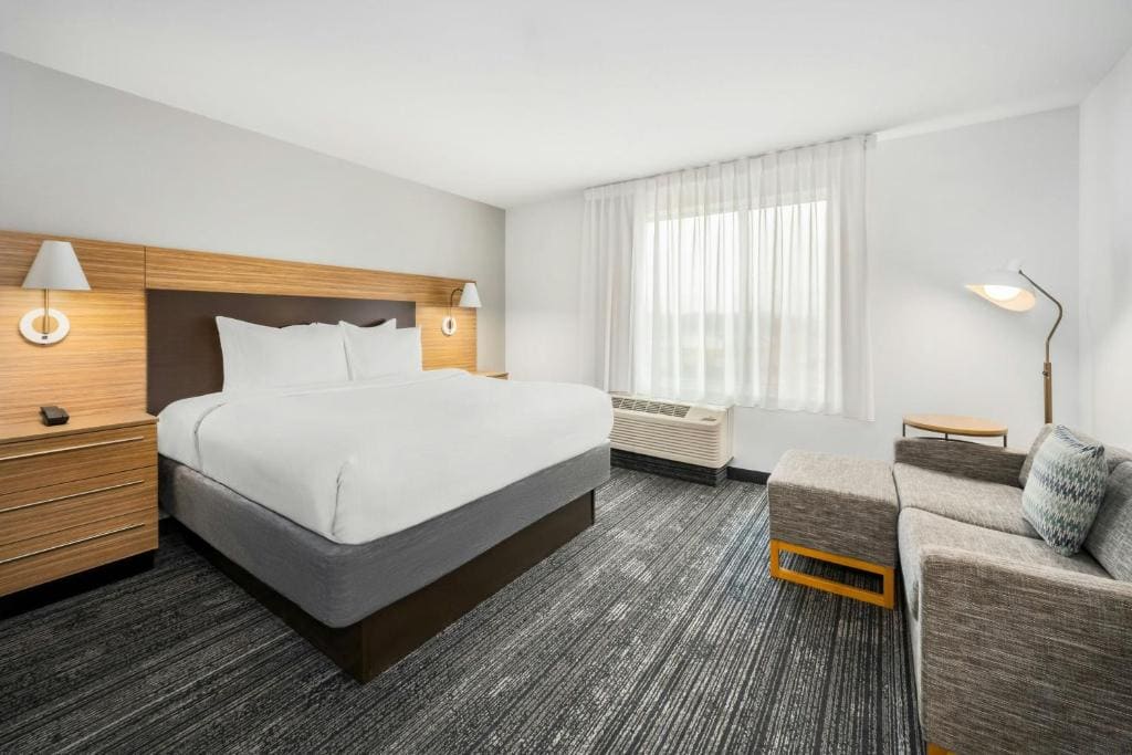 Studio with 2 Queen Beds room - Image 2