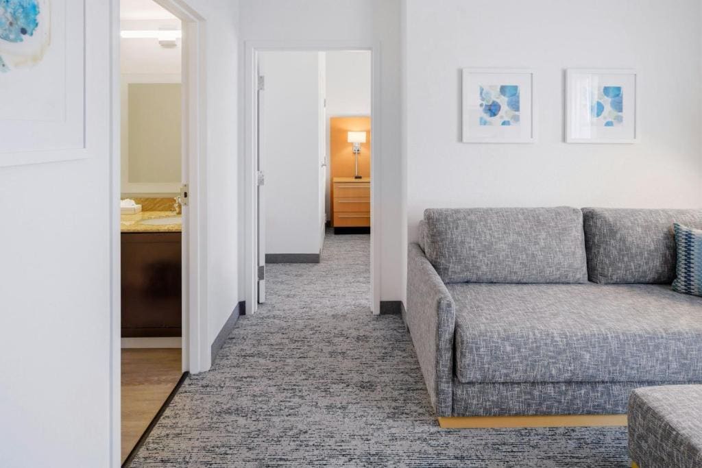 One-Bedroom Queen Suite room - Image 3