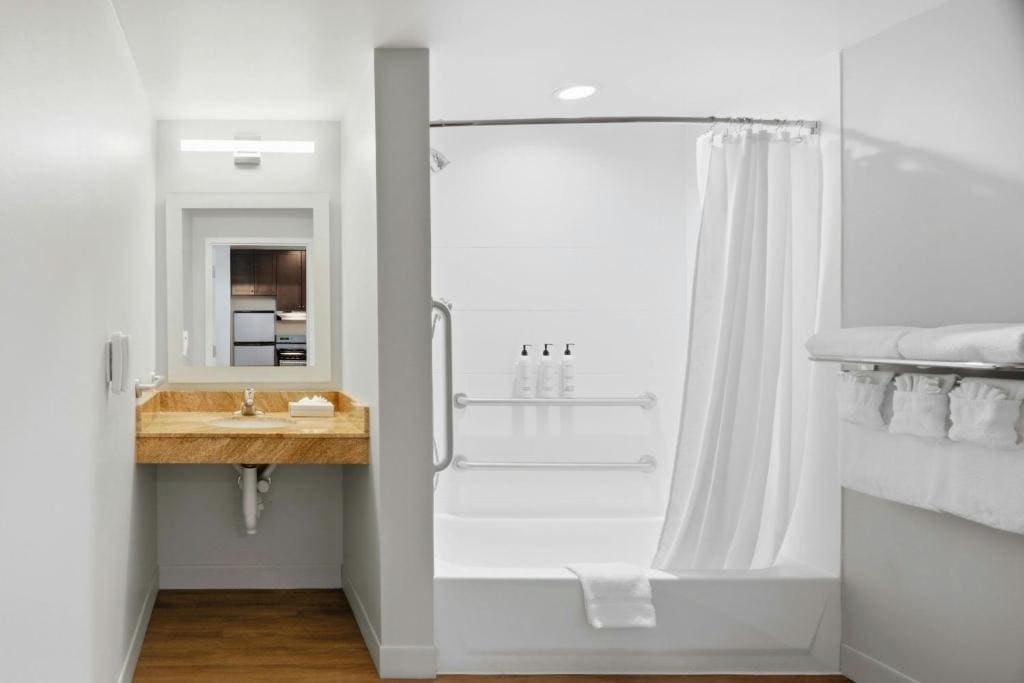 King Studio with Sofa Bed room - Image 2