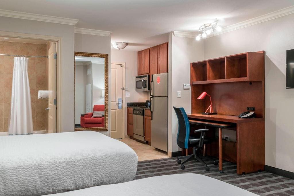 King Studio Suite with Sofa Bed - Hearing Accessible room - Image 2