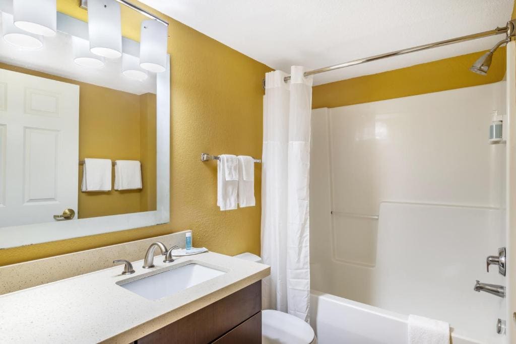 Efficiency Queen Room - Disability Access/Non Smoking room - Image 3