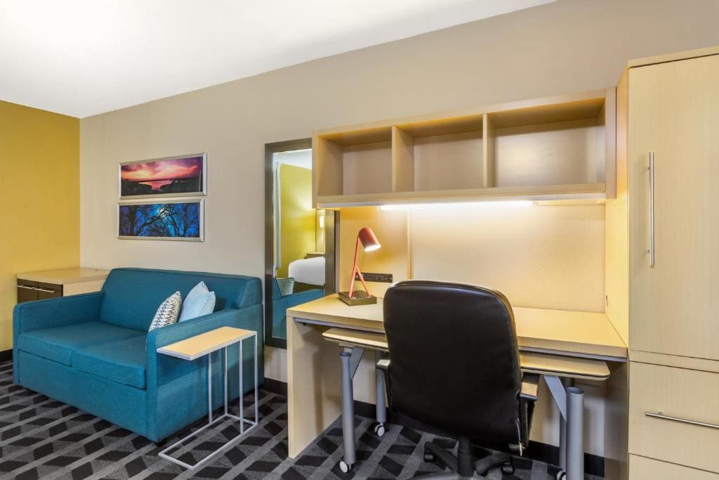 Efficiency Queen Room - Disability Access/Non Smoking room - Image 2
