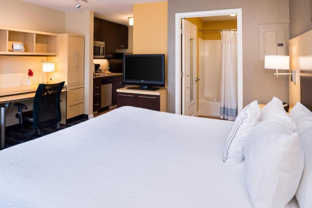 Two-Bedroom Queen Suite with Sofa Bed room - Image 3