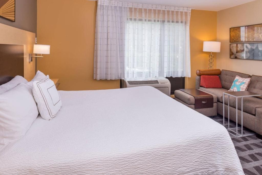 Two-Bedroom Queen Suite with Sofa Bed room - Image 2