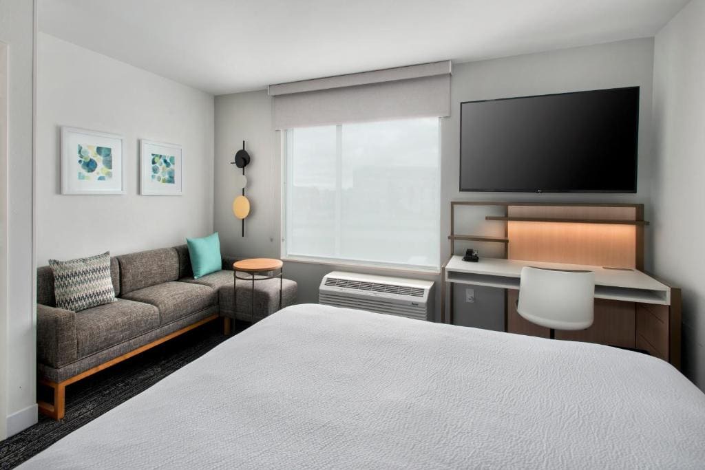 King Studio with Sofa Bed room - Image 1