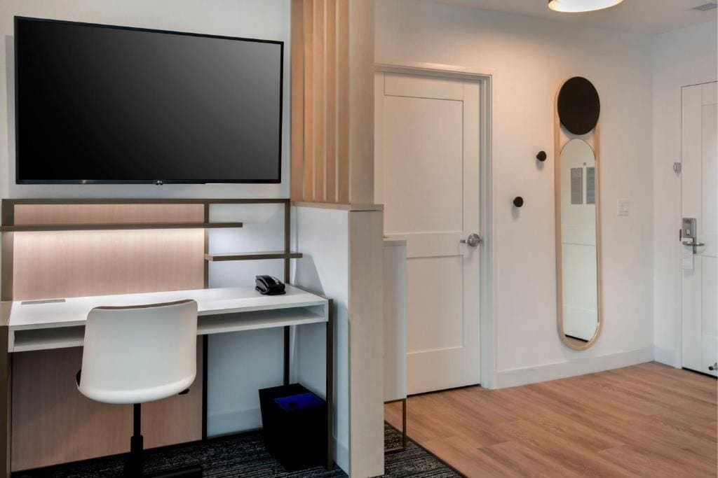 One-Bedroom King Suite with Sofa Bed room - Image 3