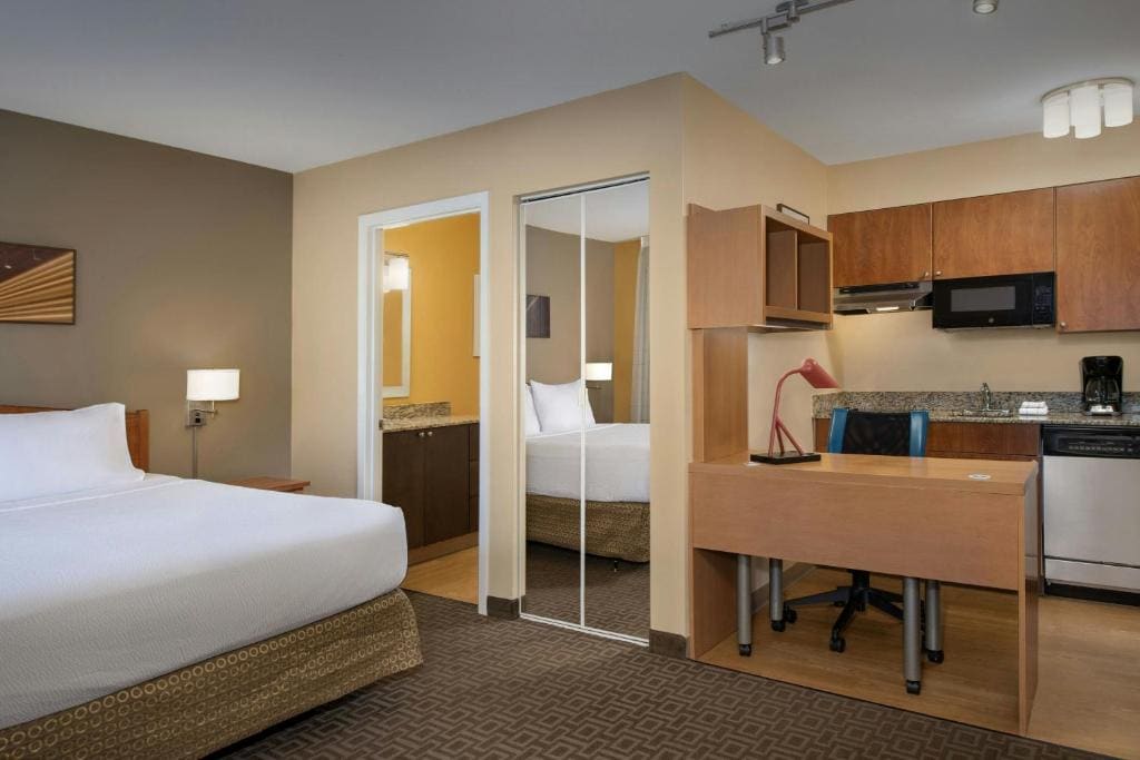 King Suite with Sofa Bed room - Image 1