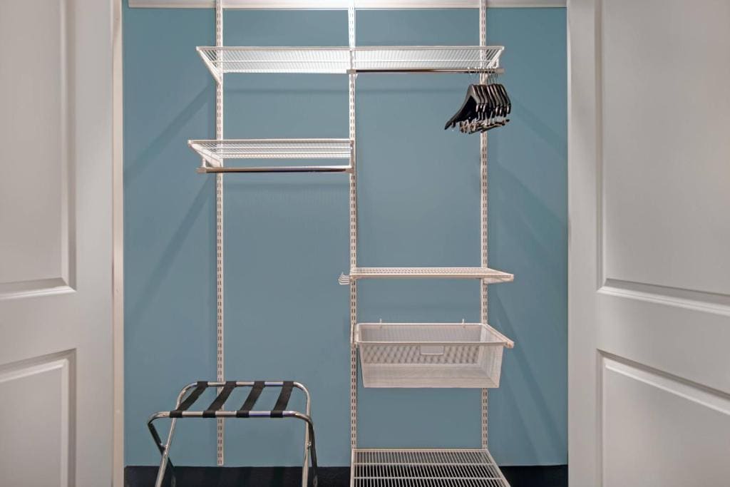 Studio, 1 King, Sofa bed room - Image 1