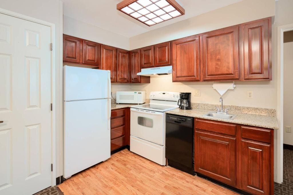 Two-Bedroom Suite room - Image 3