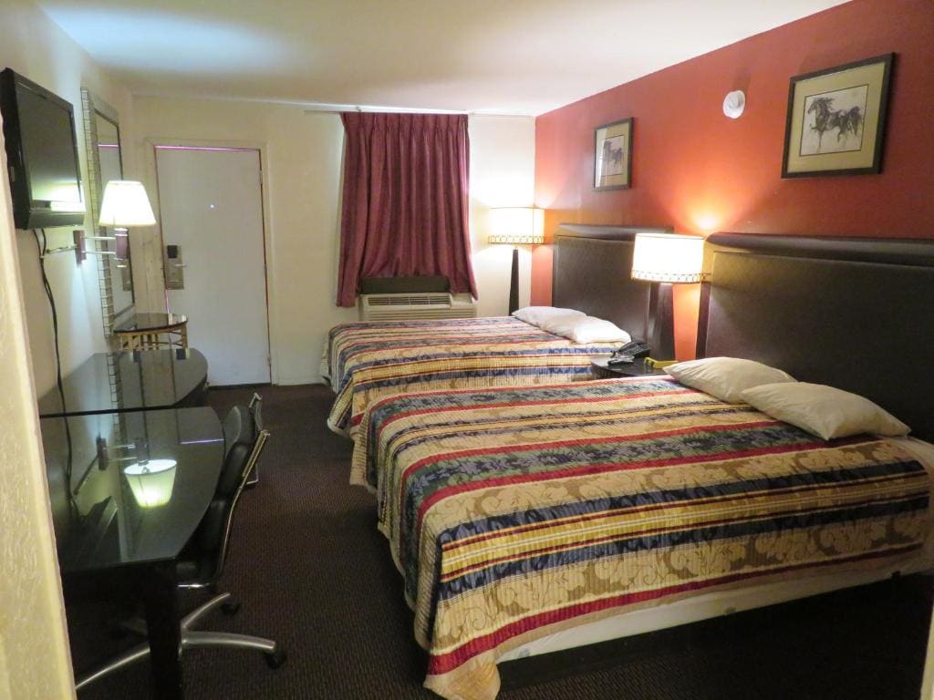 Double Room with Two Double Beds room - Image 2