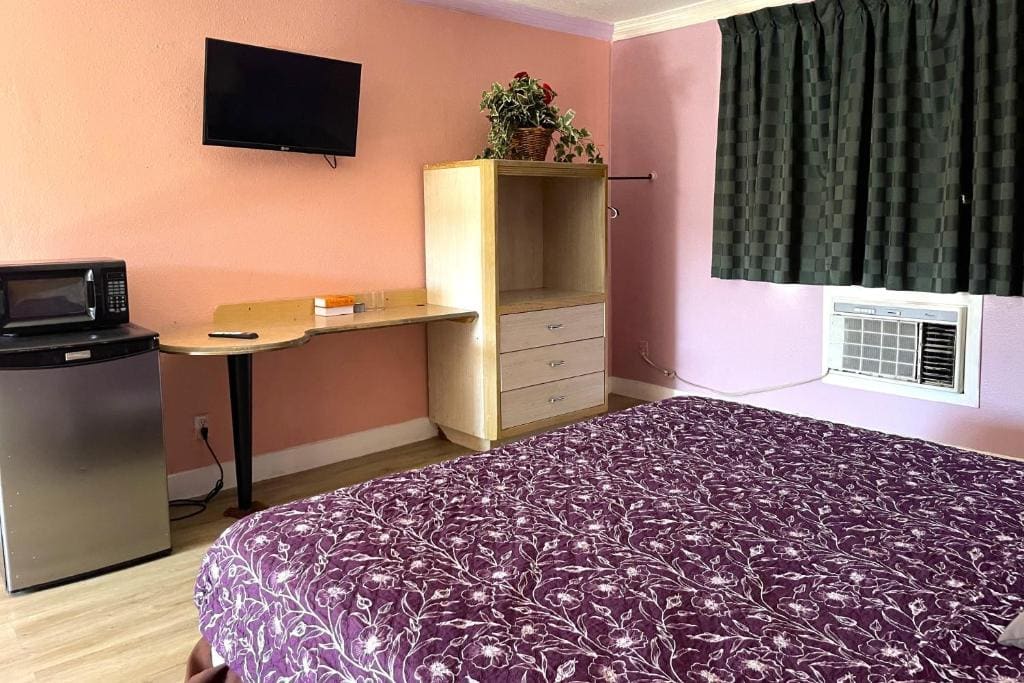 King Bed with Jetted Tub - NS room - Image 2