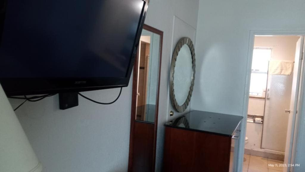 King Room - Disability Access room - Image 3
