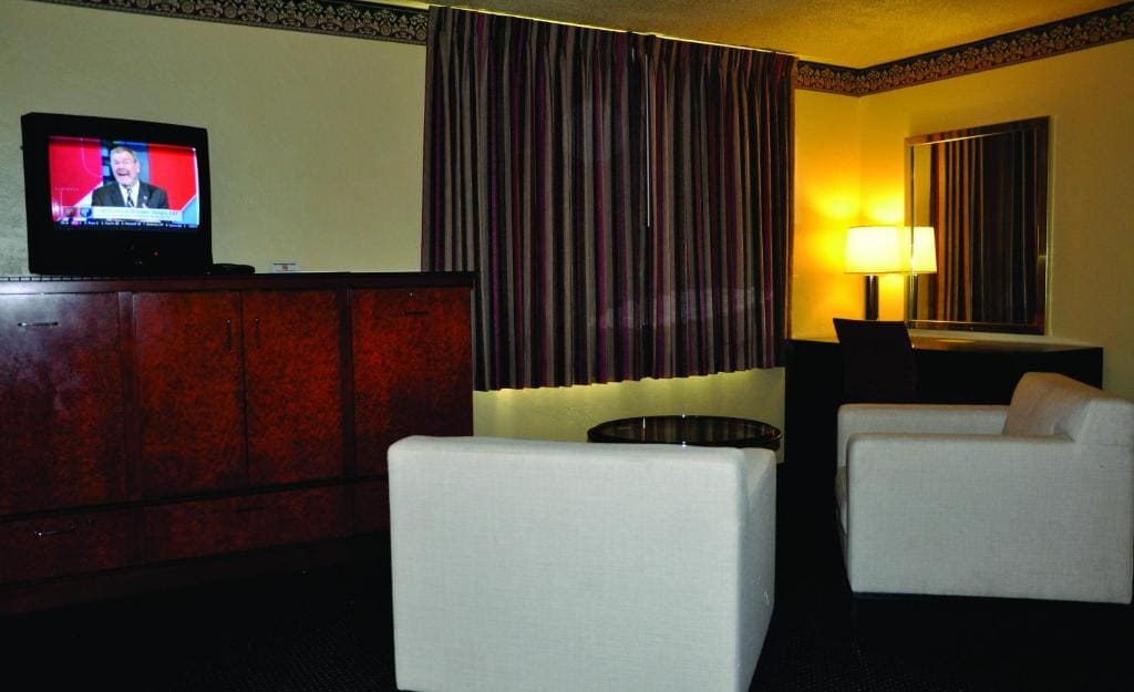 Family Room room - Image 2