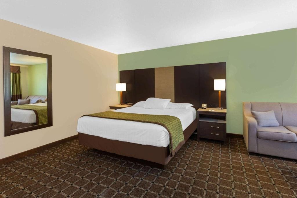 King Room - Non-Smoking room - Image 2