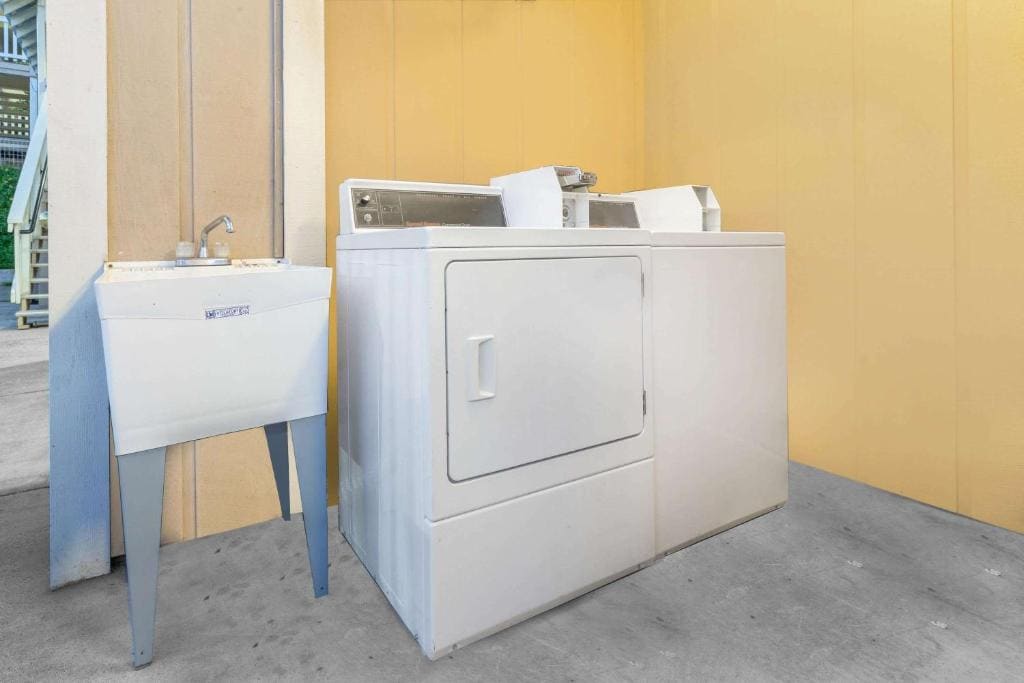 King Room - Non-Smoking room - Image 3