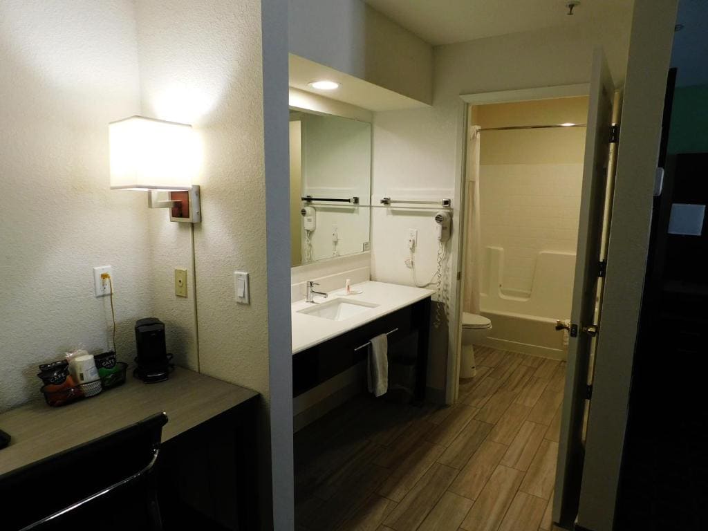 King Studio Suite - Non-Smoking room - Image 3