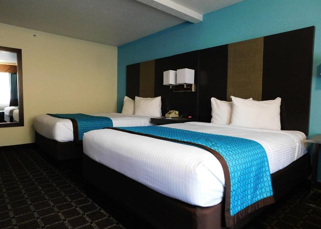 Queen Room with Two Queen Beds - Non-Smoking room - Image 1